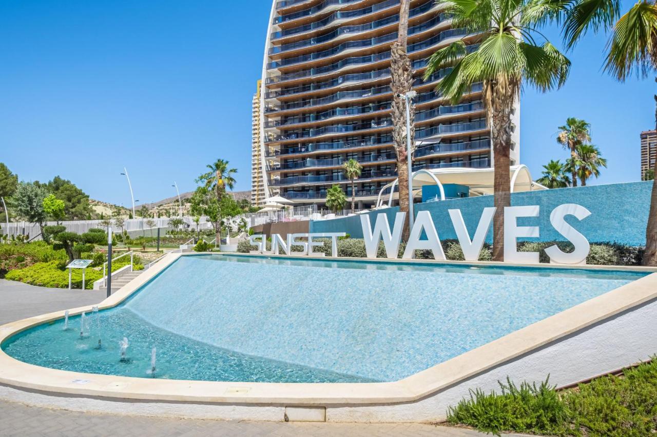 Sunset Waves Deluxe Apartments Poniente Beach Resort Benidorm Ngoại thất bức ảnh